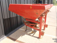 Distributeur d‘engrais Lely L1250/L1500 kunstmeststrooier met enkele strooischijf