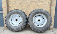 Roues, Pneus, Jantes, Barillets Jumelage BKT 520/85R38 90%
