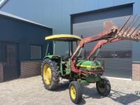 Tracteur John Deere 1130 met voorlader en 1040 - beide 2wd en kenteken fendt ford international