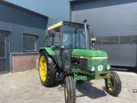 Tracteur John Deere 1130 met voorlader en 1040 - beide 2wd en kenteken fendt ford international
