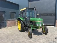 Tracteur John Deere 1130 met voorlader en 1040 - beide 2wd en kenteken fendt ford international