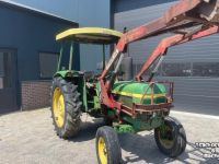 Tracteur John Deere 1130 met voorlader en 1040 - beide 2wd en kenteken fendt ford international