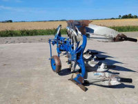 Charrues  BX4975F (4 Schaar wentelploeg)