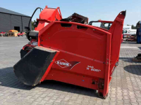Distributeur de paille pour des logettes Kuhn Primor 2060m