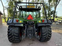 Tracteur Fendt 211 Vario met bosbouwbescherming / forestry protection
