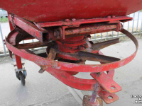 Distributeur d‘engrais Lely L 700 liter kunstmeststrooier zoutstrooier zandstrooier enkele strooischijf