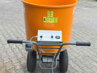Épandeur de sciure pour des logettes Flingk SE 250 elektrische zaagselstrooier diversen