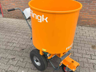 Épandeur de sciure pour des logettes Flingk SE 250 elektrische zaagselstrooier diversen