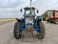 Tracteurs Ford 8210