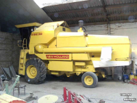 Moissonneuse batteuse New Holland gezocht 8080 hydro