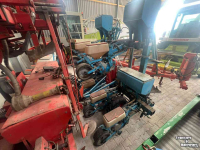 Planteuse de pommes de terre Monosem 6 rijige Maispoter Maiszaaier Mais poter zaaier