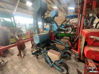 Planteuse de pommes de terre Monosem 6 rijige Maispoter Maiszaaier Mais poter zaaier