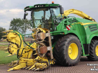 Ensileuse automotrice John Deere 8400