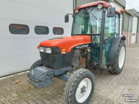 Tracteur pour vignes et vergers New Holland tn90f
