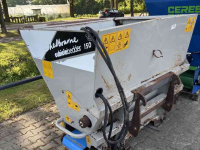 Épandeur de sciure pour des logettes Shelbourne cb 150 met weidemann boxenstrooier