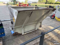 Épandeur de sciure pour des logettes Shelbourne cb 150 met weidemann boxenstrooier