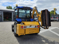 Tracteur pour vignes et vergers New Holland Boomer 3050 met Bos Maaiarm