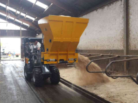 Épandeur de sciure pour des logettes VDMJ Instrooibak, boxenstrooier CV2R