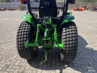 Tracteur pour vignes et vergers John Deere 3046R