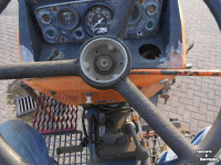 Tracteur Universal 640 portaal