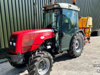 Tracteur pour vignes et vergers Massey Ferguson 3435 GEV Compact Tractor