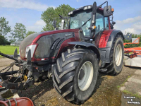 Tracteur Valtra T203 Direct - Trekker met voorlader
