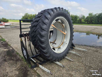Tracteur Valtra T203 Direct - Trekker met voorlader