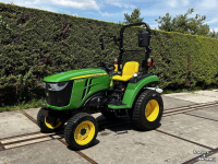Tracteur pour vignes et vergers John Deere 2032R