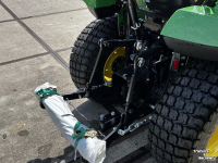 Tracteur pour vignes et vergers John Deere 2032R
