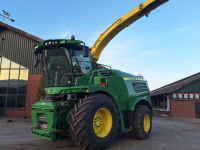Ensileuse automotrice John Deere 8300