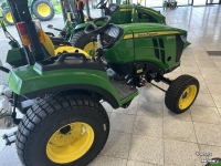 Tracteur pour vignes et vergers John Deere 2032R