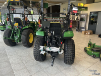 Tracteur pour vignes et vergers John Deere 2032R