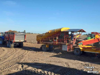 Trémie Spinnekop Spinnekop Combine receiving hopper with cleaner ,inspection conveyor and elevator
