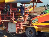 Trémie Spinnekop Spinnekop Combine receiving hopper with cleaner ,inspection conveyor and elevator