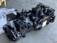 Chargeuse compacte New Holland Hydrostatic pump for CNH skid steer loader SAUER DANFOSS Model: M91-46153 Parts nr: 87043497