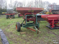 Distributeur d‘engrais Lely Kunstmest strooier op onderstel