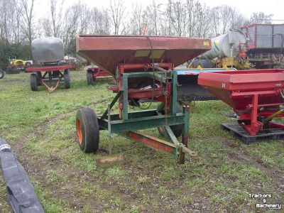 Distributeur d‘engrais Lely Kunstmest strooier op onderstel
