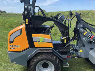 Chargeuse sur pneus Giant G 2200 E X-TRA