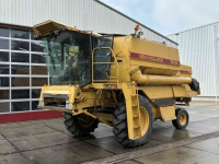 Moissonneuse batteuse New Holland TX34