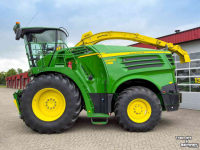 Ensileuse automotrice John Deere 8400