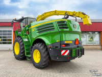 Ensileuse automotrice John Deere 8400
