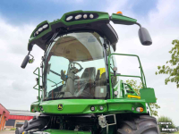 Ensileuse automotrice John Deere 8400