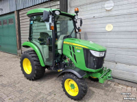 Tracteur pour horticulture John Deere 3033R compact tractor smalspoor hydrostaat tuin en park communal kleine trekker mini