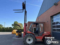 Charriot tous terrains à mât Manitou M 426