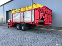Autochargeuse Pottinger Pöttinger Faro 4000D met Afvoerbandje.
