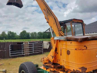Pelles sur pneus Vaiacar 8R getrokken kraan
