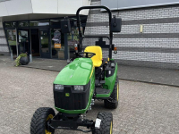 Tracteur pour vignes et vergers John Deere 2026R