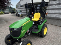 Tracteur pour vignes et vergers John Deere 2026R