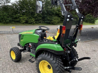 Tracteur pour vignes et vergers John Deere 2026R