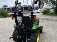 Tracteur pour vignes et vergers John Deere 2026R